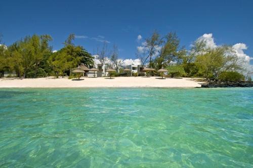 Roches Noires Villa | Ocean View Retreat: So Beach Villa with Private Pool