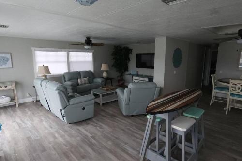 Truckland House | Family & Pet-Friendly Retreat Near the Beach - 10/10 Rating