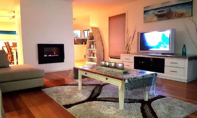 Callala Bay House | Cozy Getaways with Beach Access and Spa Amenities Await