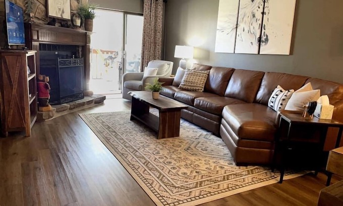 Chalet Village Condo | Inviting Mountain Condo with Pool & Spa at BooBear Hideaway