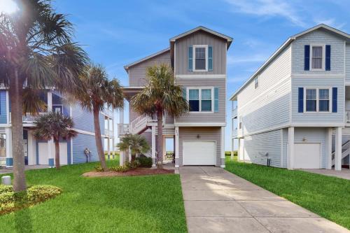 Galveston House | Relaxing Retreat at So Serene: Oceanfront & Pet Friendly