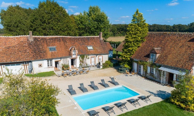 Saint-Maurice-sur-Aveyron Villa | Discover So Villa Bergerie: Pet-Friendly with Heated Pool