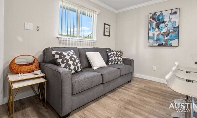 Brentwood Apartment | Sun-Kissed Getaway! Newly Renovated with Family Amenities