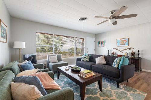 Oatmeal House | Experience Sunrise Views in the Hill Country River Valley