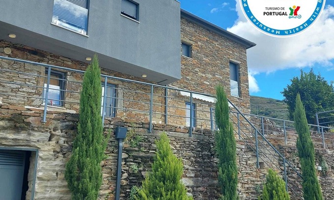 Cotas House | Guest Rated 10/10 - Soalheira Douro House with Family-Friendly Amenities