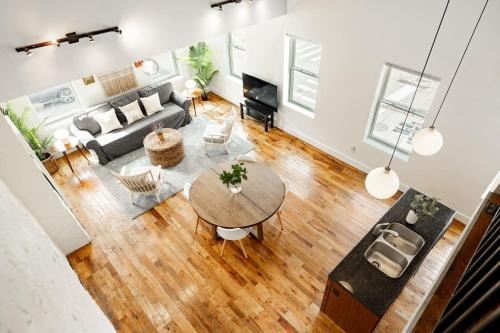 Pendleton Apartment | Inviting 2BR Parkside Loft Steps from All Attractions