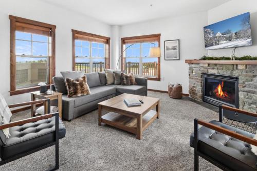 Snowshoe Apartment | Soaring Eagle 217