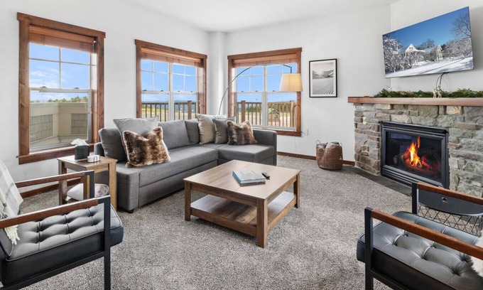 Snowshoe Apartment | Soaring Eagle Lodge #217 Beautiful upgraded Corner Unit Wraparound Balcony Ski-in/Ski-out Underground parking