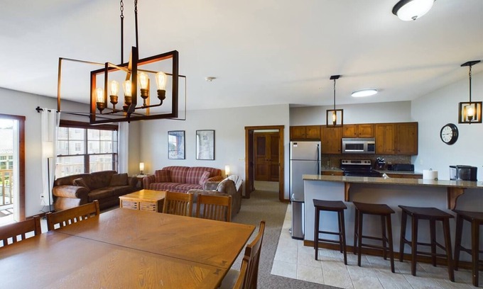 Snowshoe Condo | Top-Rated Soaring Eagle Condo: Ski-in/Ski-out Retreat