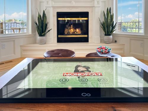 College Place House | Elevate Your Stay at Soaring Spirit: Hot Tub & Arcade Fun
