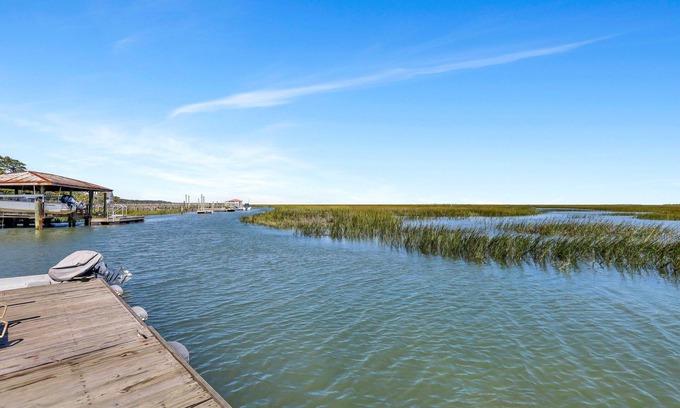 Savannah House | Serene River Views & Private Dock at Lucky Savannah Hotel