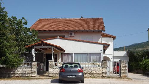 Drnis House | Pet-Friendly Sobe Braica with Oceanfront Views & Hot Tub