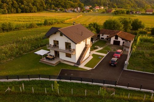 Bosnia House | Discover Sobe Mili Ozren: Family-Friendly with Hot Tub