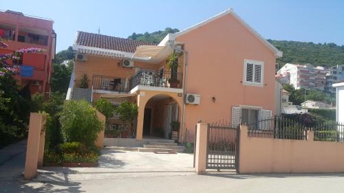 Golubovina House | Guest Rated 9.2: Oceanfront Comfort at Sobe Nedović