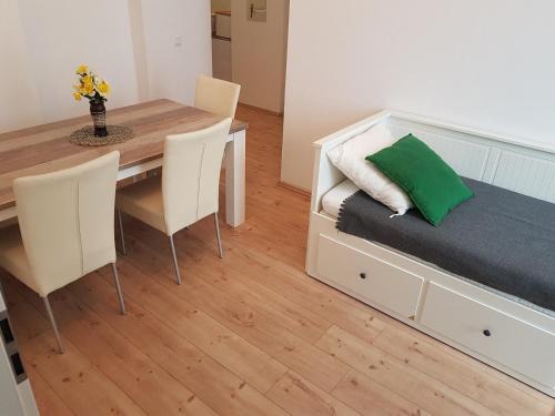 Roßau Apartment | Discover Sobieski Town Apartments – Pet and Child Friendly