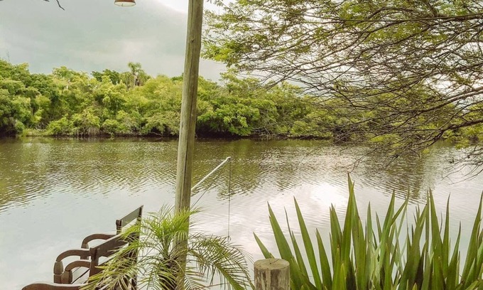 Passo de Torres House | Riverside Sobrado with Pool and BBQ Area for Families