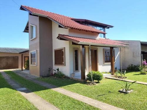 Arroio do Sal House | Inviting SOBRADO COM PISCINA: Family-Friendly & Pet Friendly