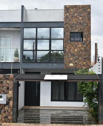 Foz do Iguacu Apartment | Charming Sobrado Near BR 277 - Pet and Child Friendly Stay