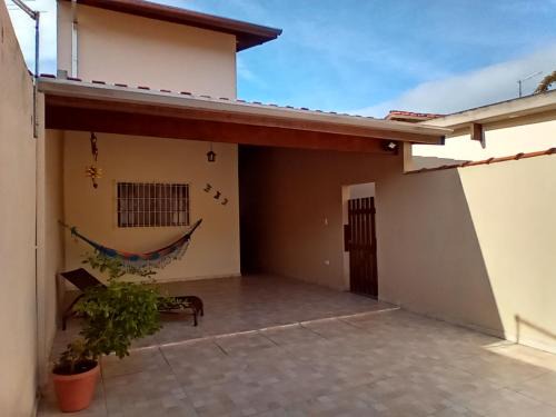 Praia da Enseada House | Experience the Perfect Getaway at Sobrado São Sebastião