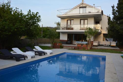Bueu House | Oceanfront Getaway at Sobreomar - Rated 9.7/10!
