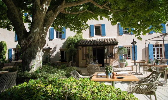 Gigondas Hotel | Discover Hôtel Montmirail: Oceanfront Retreat with Pool