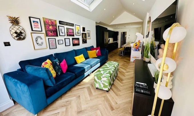 Cardiff City Centre House | Social Central - Ideal Retreat for Large Groups