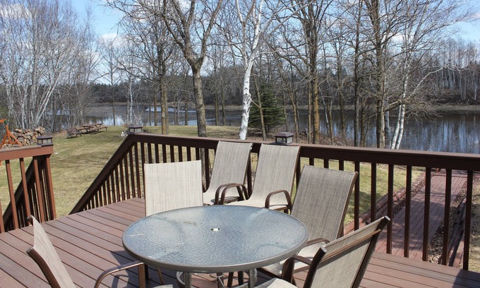 Baudette House | Review Score 10/10! Lake of the Woods Getaway Awaits