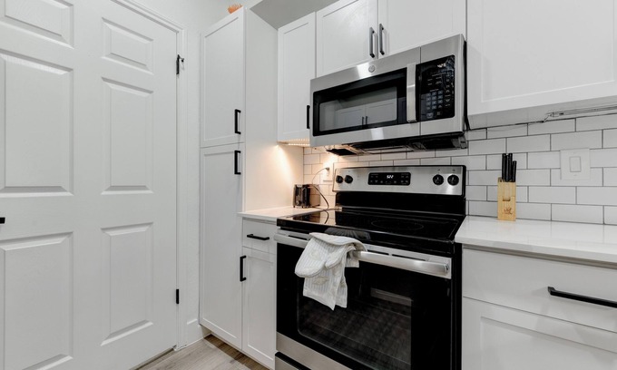 Bouldin Apartment | SOCO 2 BR/1 BA Apt ATXDT