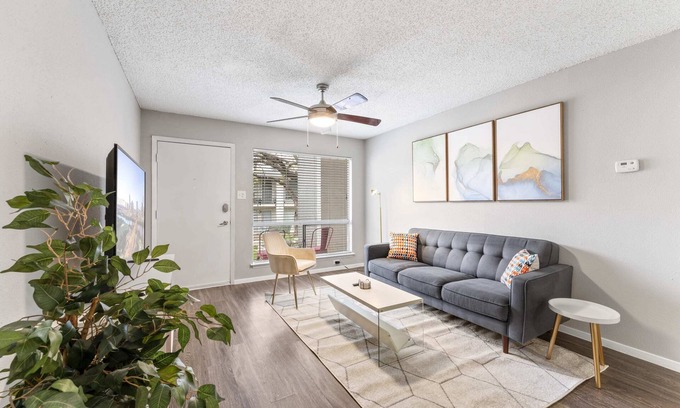 Pleasant Valley Apartment | Inviting SoCo 2BR Corner Suite with Pool and Fast WiFi