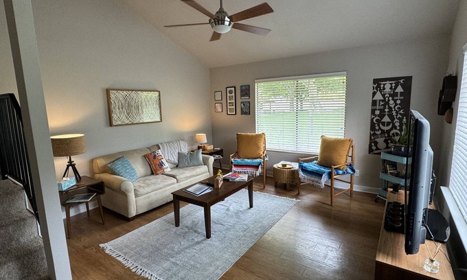 East Congress Condo | Discover SOCO Condo in Tranquil East Congress Area