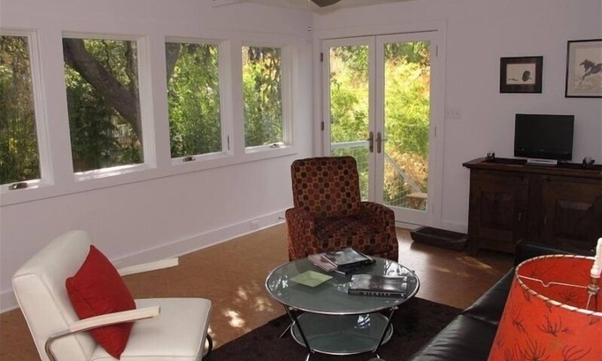 Travis Heights Apartment | Idyllic Soco: Private Pool & Lake View for Unforgettable Stays