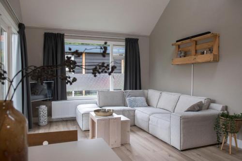 Laag-Soeren Cabin | Experience Soeren Lounge: Pet-Friendly with Breakfast Included