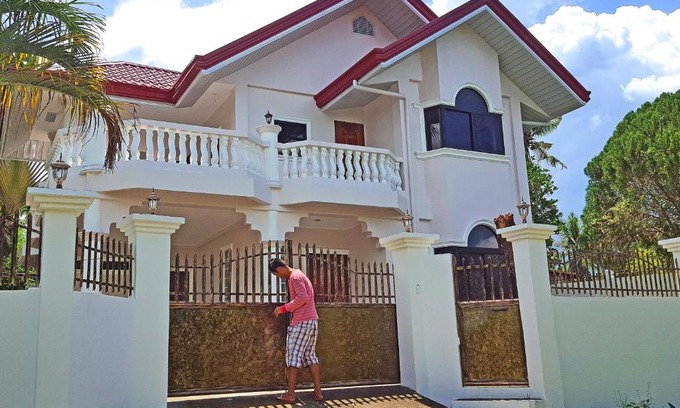 Tagbilaran House | Pet-Friendly Sofias House Rental with Ocean View Awaits