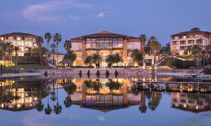 Campana Hotel | Elegant Sofitel La Reserva Cardales with Spa & Hot Tub
