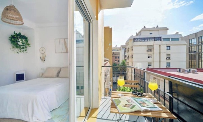 El Puerto Apartment | Experience Soho Centro Histórico: Family-Friendly with Kitchen