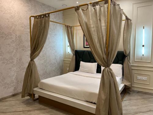 Chandrapur Hotel | Relax at Soho House by Jayshrea with Pool & Family Amenities