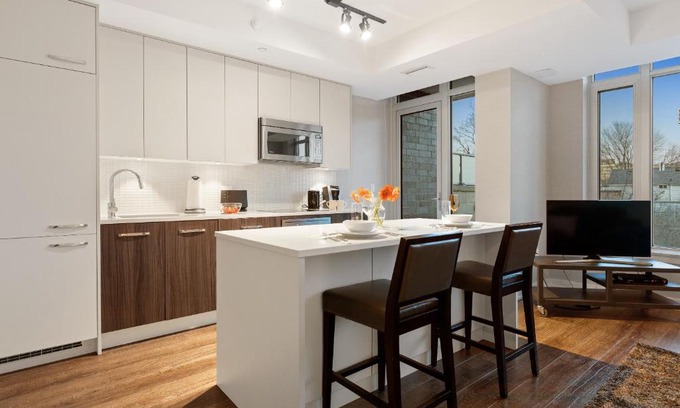 Centretown West Apartment | Pet-Friendly SOHO Residences Champagne: Rated 9/10!