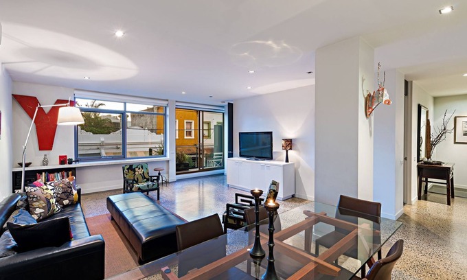 Fitzroy Apartment | Elegant Soho52 Apartment in Vibrant Fitzroy, Melbourne
