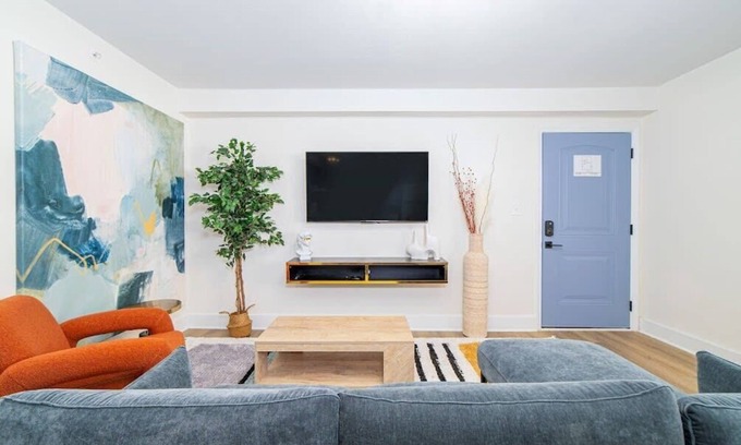 East Ocean View Apartment | Sojourn's Chic Bungalow < 10 Min. Stroll to Beach