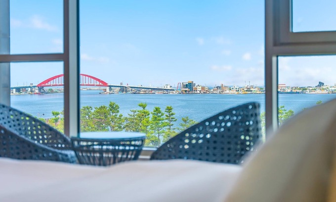 Sokcho House | Scenic Sokcho Ocean View Pension: Child-Friendly Retreat