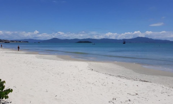 Cachoeira do Bom Jesus Apartment | Pet-Friendly Sol da Cachoeira with Oceanfront Views