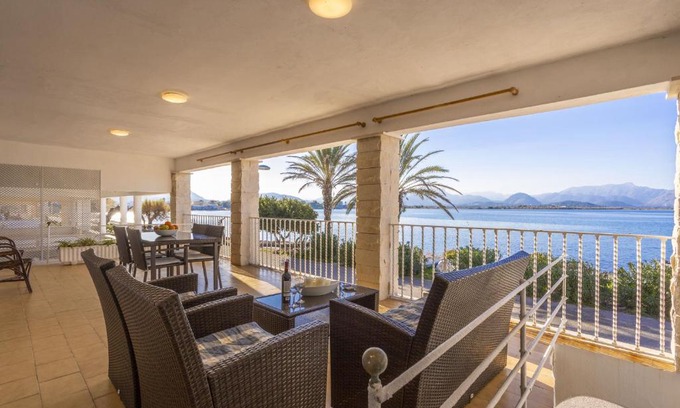 es Bacares Apartment | Oceanfront Apartment Voramar 101 in Alcudia - 4 Stars
