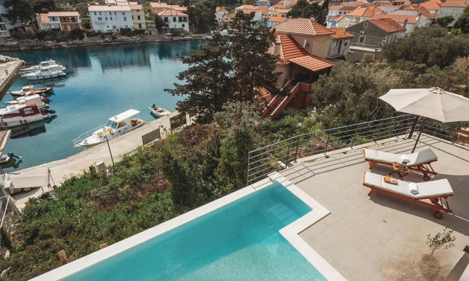 Bozava Apartment | Beautiful SOL Residence by the Beach with Heated Pool