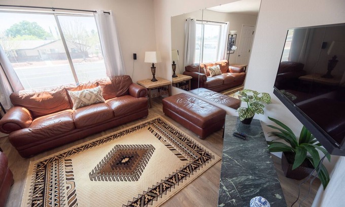 Page House | Sol Oasis - Experience a Perfect Lake View Retreat
