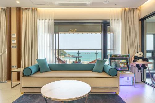 Haeundae House | Elegant Sol Stay Pool Villa & Ryokan with Hot Tub Luxury