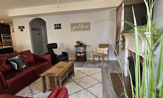 La Vergne House | Discover Sol y Luna: Pet-Friendly Retreat Near Nashville