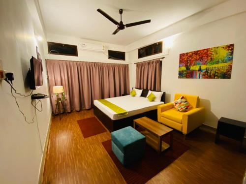 Beltola House | Cozy Solace Garden: Family-Friendly with Breakfast Included