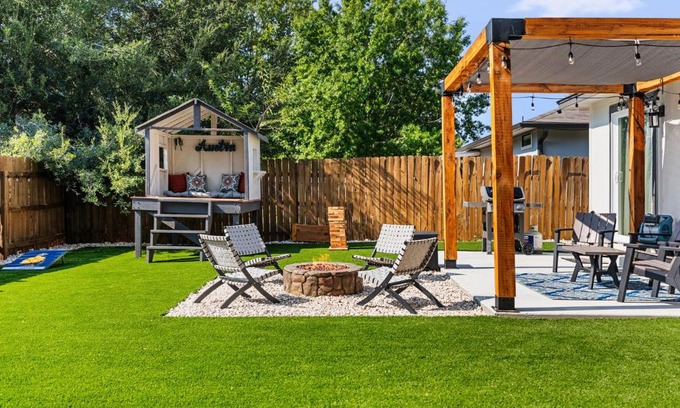 Austin House | Relax in South Austin: Game Room & Full Kitchen Await