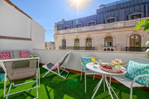 Centro Apartment | Guest Rated: iloftmalaga Ático Sebastián Souvirón Awaits!