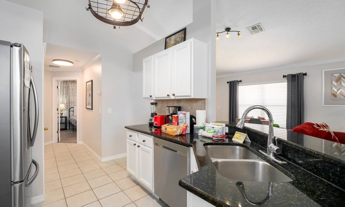 Solana House | Relaxing Solana Resort Home with Pool, Spa & Games Room